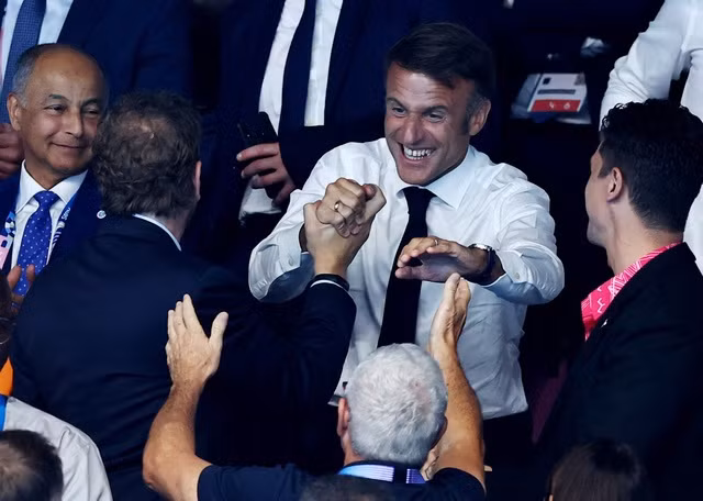 Ngay cả Tổng thống Pháp Emmanuel Macron cũng phấn khích với Leon Marchand Ngay cả Tổng thống Pháp Emmanuel Macron cũng phấn khích với Leon Marchand