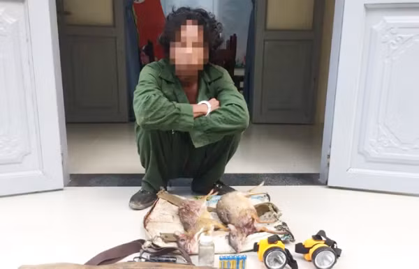 Đối tượng săn bắt trái phép động vật hoang dã tại Rừng Quốc gia Cát Tiên bị cơ quan chức năng bắt quả tang.