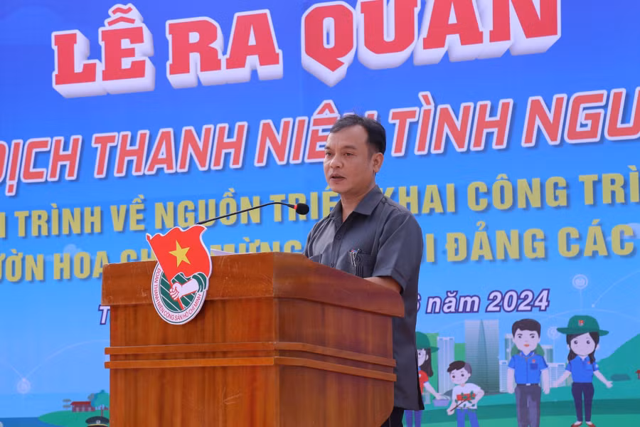 Ông U Huấn - Phó Bí thư Tỉnh ủy Kon Tum phát biểu tại lễ ra quân