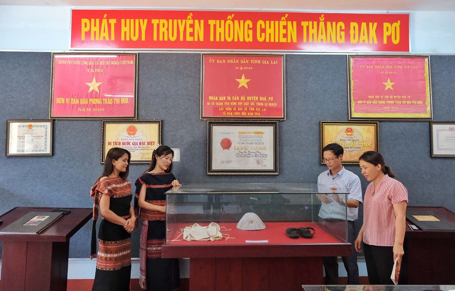 Bên trong Nhà trưng bày. Ảnh: H.N Bên trong Nhà trưng bày. Ảnh: H.N