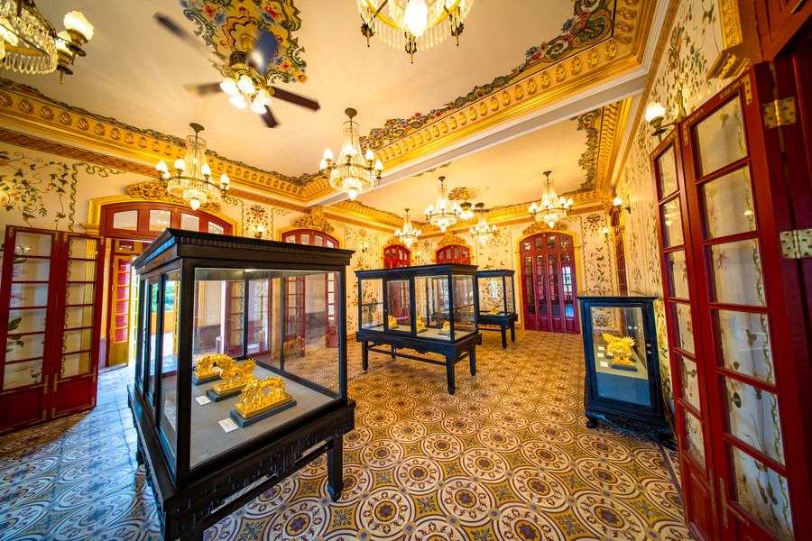 56 tác phẩm rồng, được chế tác tinh xảo đang được trưng bày tại điện Kiến Trung (Đại nội Huế) 56 tác phẩm rồng, được chế tác tinh xảo đang được trưng bày tại điện Kiến Trung (Đại nội Huế)