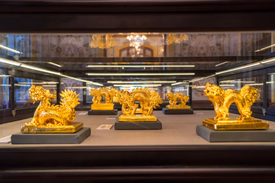 Sau khi kết triển lãm, nghệ nhân Trần Độ sẽ dành tặng một tác phẩm ấn liên quan đến triều Nguyễn cho Trung tâm Bảo tồn di tích cố đô Huế trưng bày, lưu giữ Sau khi kết triển lãm, nghệ nhân Trần Độ sẽ dành tặng một tác phẩm ấn liên quan đến triều Nguyễn cho Trung tâm Bảo tồn di tích cố đô Huế trưng bày, lưu giữ