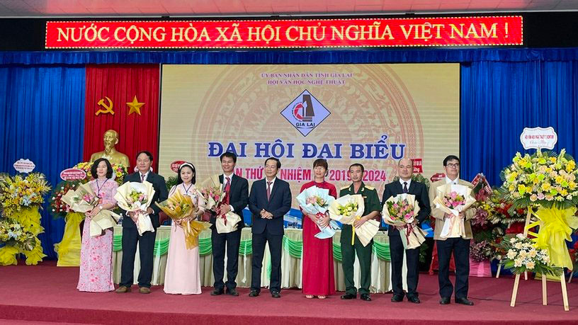 Ban Chấp hành Hội Văn học nghệ thuật khóa VI (nhiệm kỳ 2019-2024). Ảnh: Phương Duyên