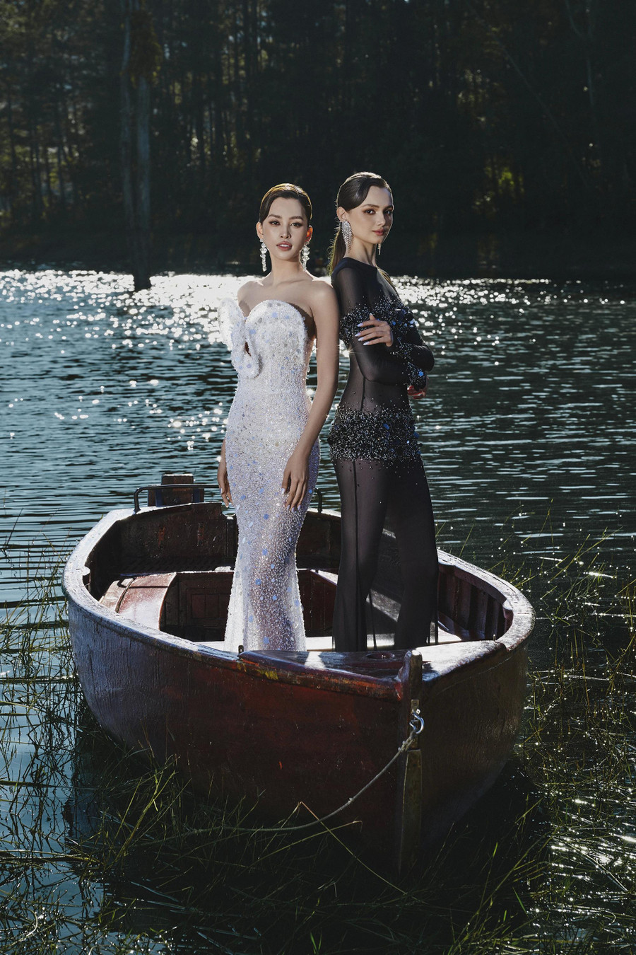 Bên cạnh Hoa hậu Việt Nam 2018, chủ nhân của bộ sưu tập lần này còn mời thêm người mẫu Ariana cùng hợp tác Bên cạnh Hoa hậu Việt Nam 2018, chủ nhân của bộ sưu tập lần này còn mời thêm người mẫu Ariana cùng hợp tác