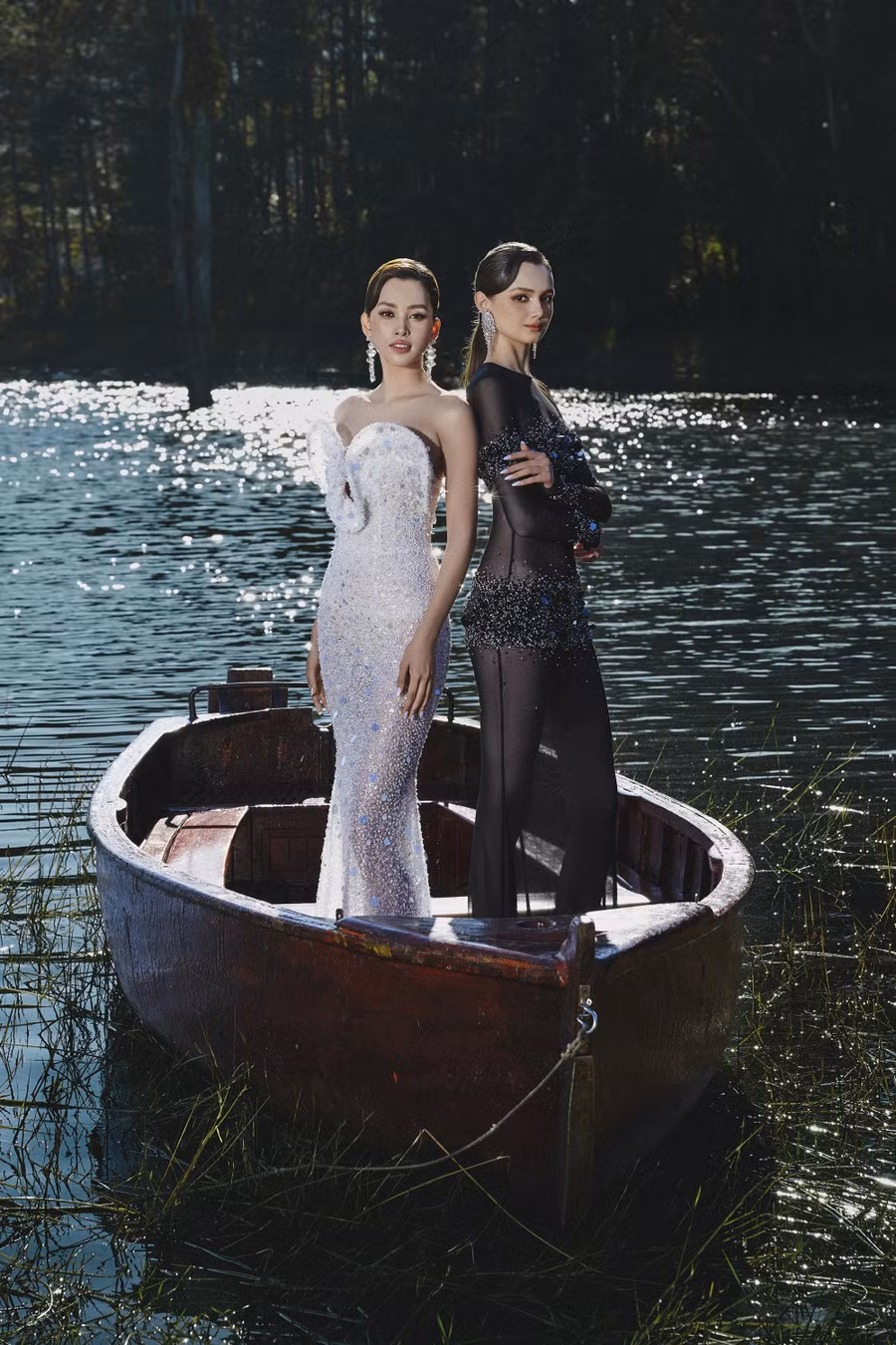 Bên cạnh Hoa hậu Việt Nam 2018, chủ nhân của bộ sưu tập lần này còn mời thêm người mẫu Ariana cùng hợp tác