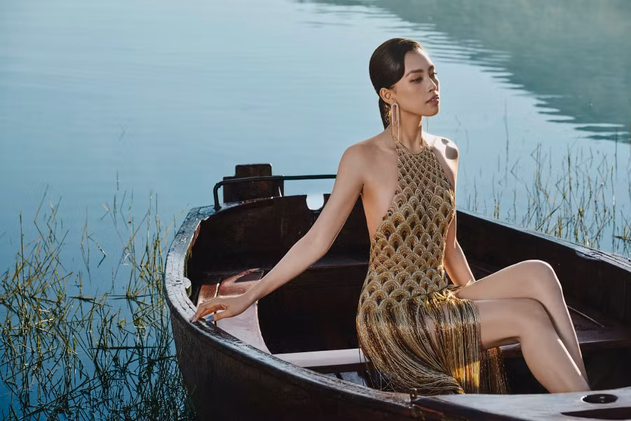 Theo nhà thiết kế Lê Thanh Hòa, anh hài lòng về "nàng thơ" mà mình lựa chọn cũng như cách làm việc của Hoa hậu Tiểu Vy