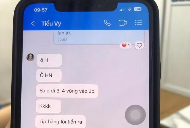 Chiêu trò làm tiền khách hàng của Tiểu Vy truyền lại cho các tư vấn viên