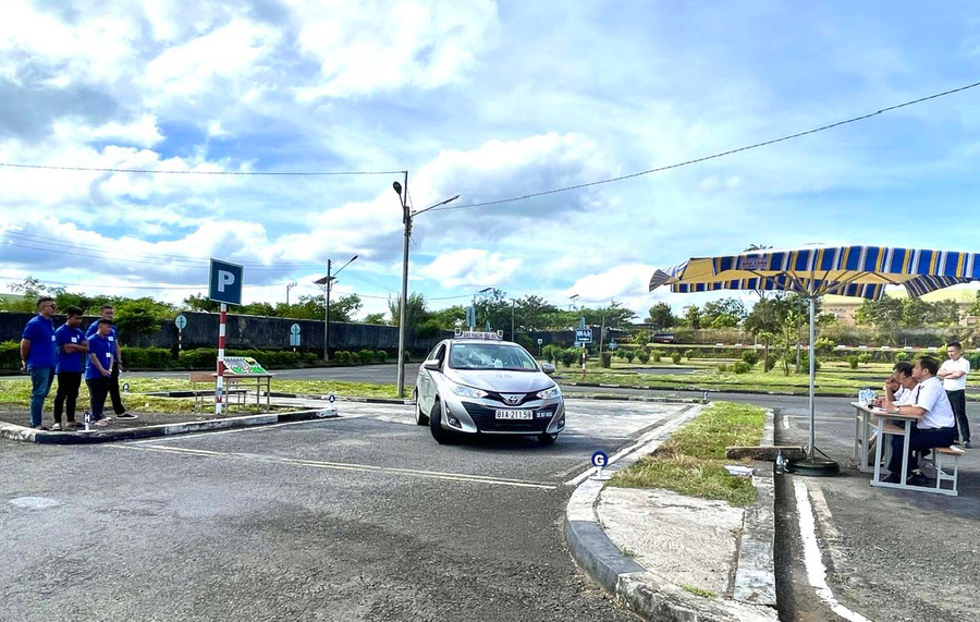 Việc ứng dụng công nghệ thông tin, chuyển đổi số trong công tác đào tạo, sát hạch cấp giấy phép lái xe góp phần bảo đảm tính chính xác, công khai, minh bạch. Ảnh: M.P Việc ứng dụng công nghệ thông tin, chuyển đổi số trong công tác đào tạo, sát hạch cấp giấy phép lái xe góp phần bảo đảm tính chính xác, công khai, minh bạch. Ảnh: M.P
