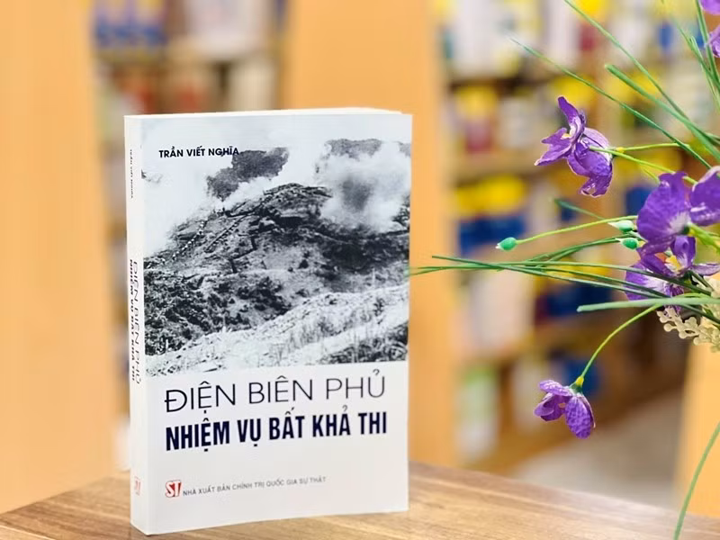 Cuốn sách “Điện Biên Phủ - Nhiệm vụ bất khả thi” của Phó Giáo sư, Tiến sỹ Trần Viết Nghĩa.