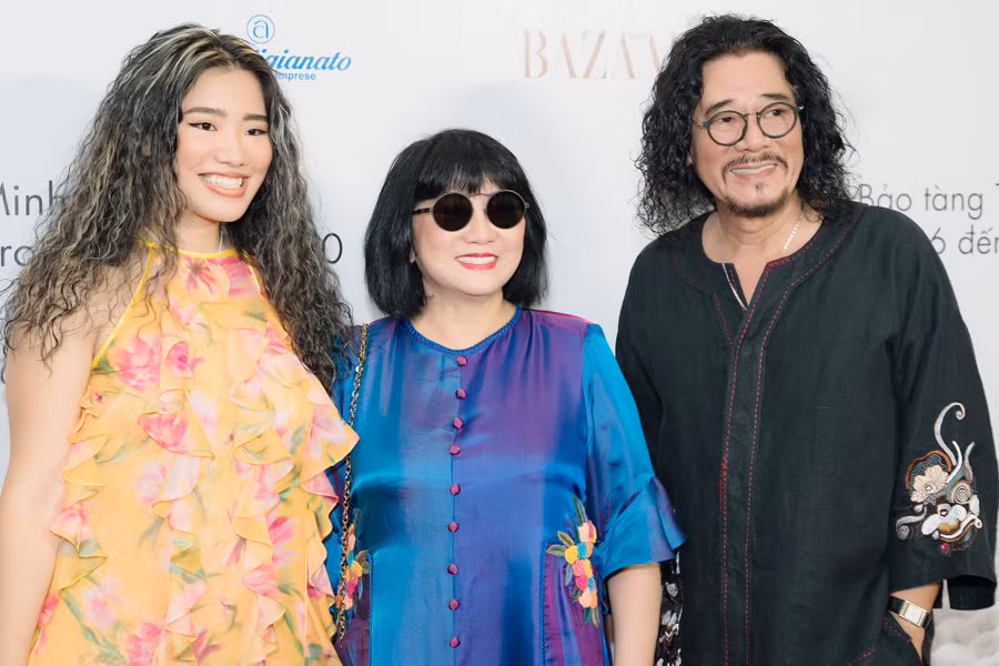 Gia đình ca sĩ Cẩm Vân luôn đồng hành với nhau trong các sự kiện Gia đình ca sĩ Cẩm Vân luôn đồng hành với nhau trong các sự kiện