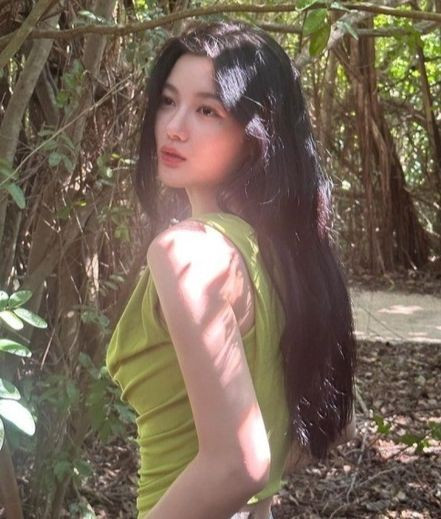 Kim Yoo Jung trong lần đến Nha Trang hồi tháng 12/2023. Ảnh: Instagram. Kim Yoo Jung trong lần đến Nha Trang hồi tháng 12/2023. Ảnh: Instagram.