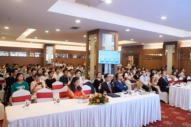 Hội nghị nhận được hơn 200 bài tham luận của các báo cáo viên là GS, PGS, TS, BS cùng các chuyên gia trong và ngoài nước