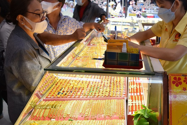 Giá vàng hôm nay của thế giới sụt giảm.