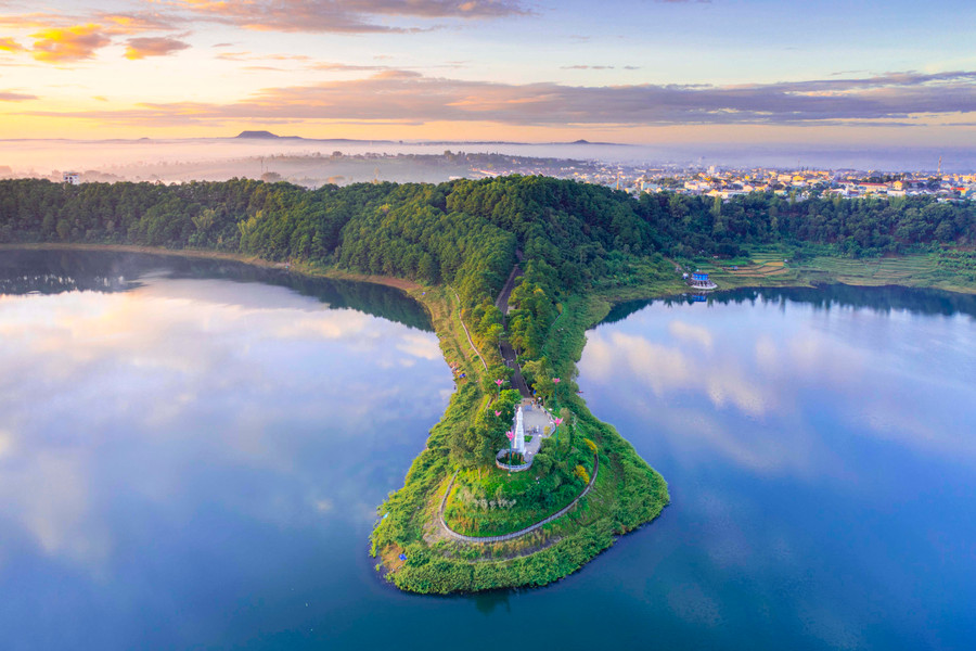 Thắng cảnh Biển Hồ là một trong những di sản của đô thị Pleiku. Ảnh: Phạm Quý Thắng cảnh Biển Hồ là một trong những di sản của đô thị Pleiku. Ảnh: Phạm Quý