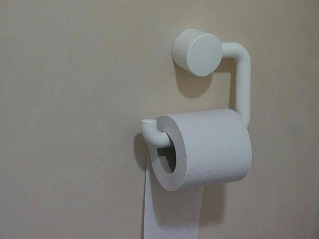 Táo bón kéo dài dễ gây trĩ vì khiến người mắc phải rặn mạnh hơn khi đại tiện Táo bón kéo dài dễ gây trĩ vì khiến người mắc phải rặn mạnh hơn khi đại tiện