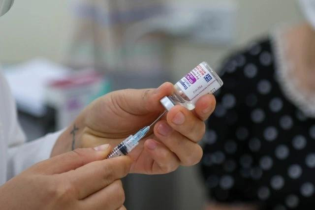 Theo quy định mới nhất, Covid-19 là một trong số 10 bệnh truyền nhiễm bắt buộc tiêm chủng, sử dụng vắc xin, sinh phẩm y tế Theo quy định mới nhất, Covid-19 là một trong số 10 bệnh truyền nhiễm bắt buộc tiêm chủng, sử dụng vắc xin, sinh phẩm y tế