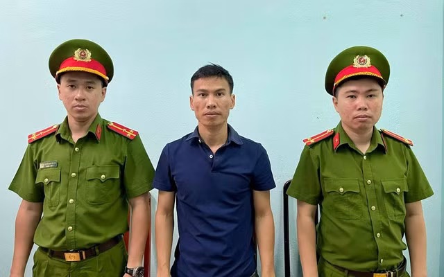 Bị can Lê Hùng Cường bị bắt tạm giam Ảnh: Công an Tây Giang