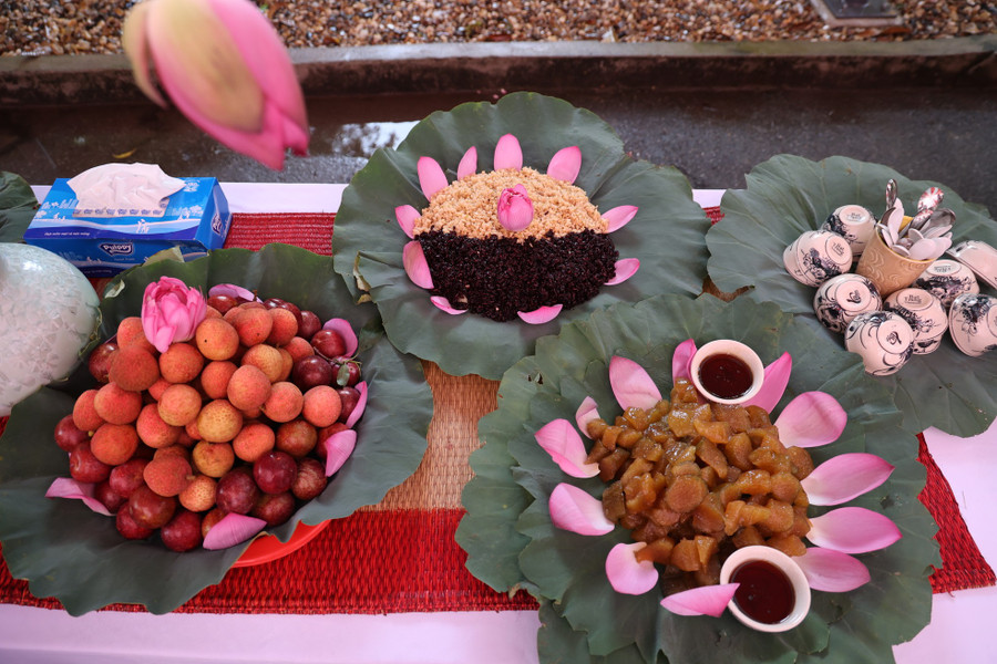 Tết Đoan Ngọ có liên quan đến nông nghiệp và thời tiết. Tết Đoan Ngọ có liên quan đến nông nghiệp và thời tiết.