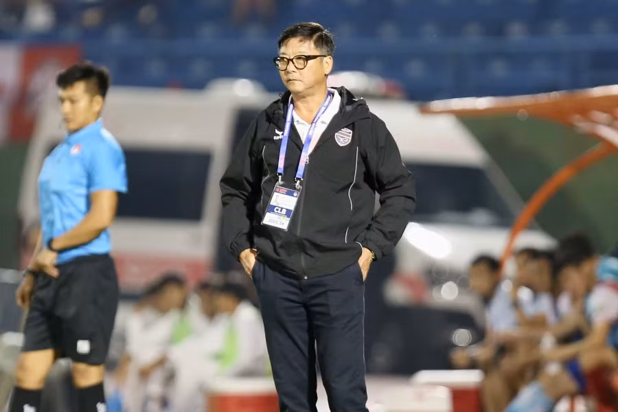 HLV Lê Huỳnh Đức đã giúp CLB Bình Dương trụ hạng và bay cao trong 2/3 mùa giải năm nay.