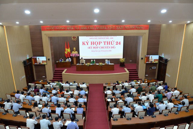 Kỳ họp thứ 24 (kỳ họp chuyên đề) HĐND tỉnh Quảng Ngãi khóa XIII, nhiệm kỳ 2021 - 2026 khai mạc và kết thúc trong sáng 18-6. Ảnh: T.Trực Kỳ họp thứ 24 (kỳ họp chuyên đề) HĐND tỉnh Quảng Ngãi khóa XIII, nhiệm kỳ 2021 - 2026 khai mạc và kết thúc trong sáng 18-6. Ảnh: T.Trực