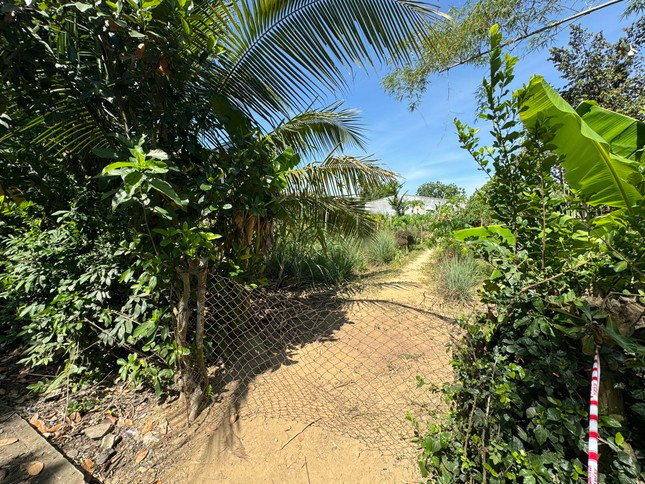 Vườn đất được cho là tranh chấp gia đình ông T. và gia đình ông Thuyết.