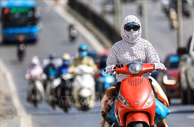 Từ tháng 7 đến tháng 9, nhiệt độ có xu hướng cao hơn trung bình nhiều năm khoảng 0,5 – 1 độ C. Ảnh minh họa: TTXVN