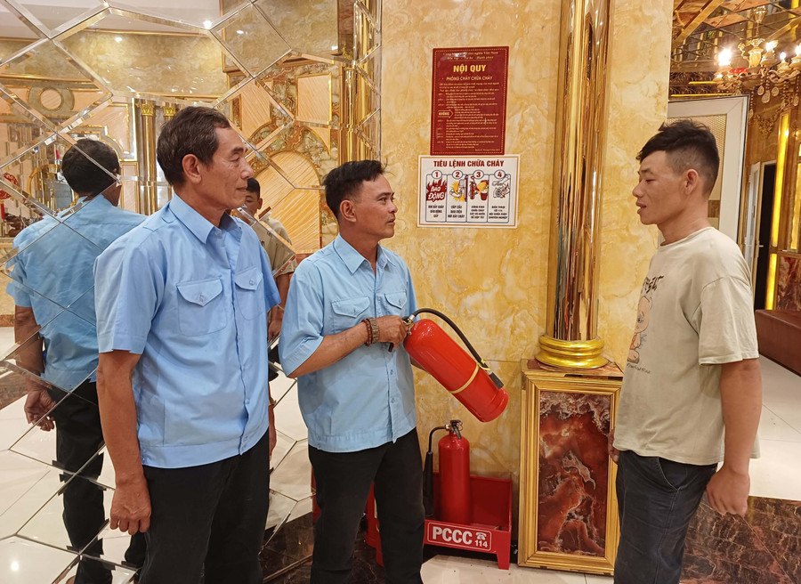 Mô hình “Tổ liên gia an toàn phòng cháy, chữa cháy” ở thị trấn Chư Sê đã góp phần nâng cao ý thức của người dân trong bảo đảm an toàn phòng cháy, chữa cháy. Ảnh: H.L Mô hình “Tổ liên gia an toàn phòng cháy, chữa cháy” ở thị trấn Chư Sê đã góp phần nâng cao ý thức của người dân trong bảo đảm an toàn phòng cháy, chữa cháy. Ảnh: H.L