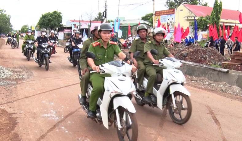 Các đại biểu tham gia diễu hành hưởng ứng Tháng hành động phòng-chống ma túy năm 2023. Ảnh: Thanh Tịnh Các đại biểu tham gia diễu hành hưởng ứng Tháng hành động phòng-chống ma túy năm 2023. Ảnh: Thanh Tịnh