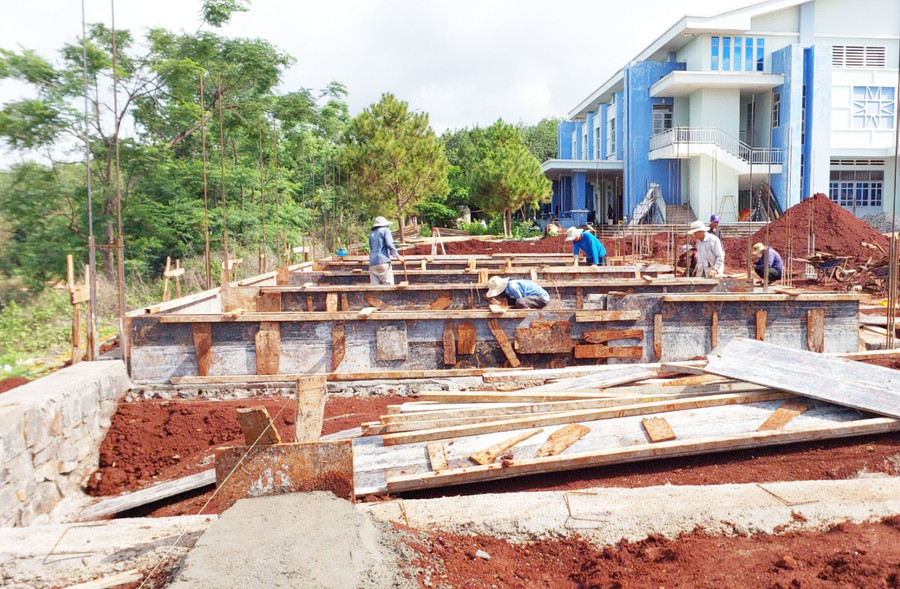 Huyện Đức Cơ đang đẩy nhanh tiến độ các công trình xây dựng cơ bản trên địa bàn. Ảnh: L.N