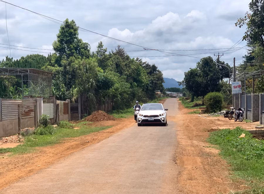 Một góc làng Têng 1. Ảnh: R.H Một góc làng Têng 1. Ảnh: R.H