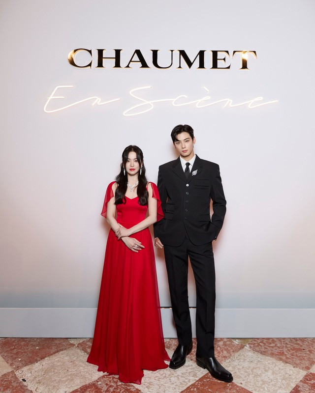 Song Hye Kyo và Cha Eun Woo chung khung hình Song Hye Kyo và Cha Eun Woo chung khung hình