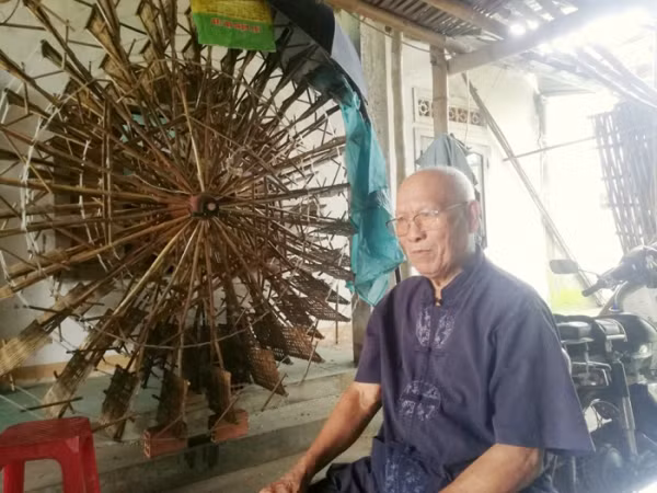 Do làm thủ công nên mỗi bánh xe nước phải mất cả tháng trời để hoàn thiện.