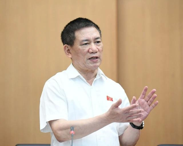 Bộ trưởng Hồ Đức Phớc thảo luận tại tổ chiều 17.6 Bộ trưởng Hồ Đức Phớc thảo luận tại tổ chiều 17.6