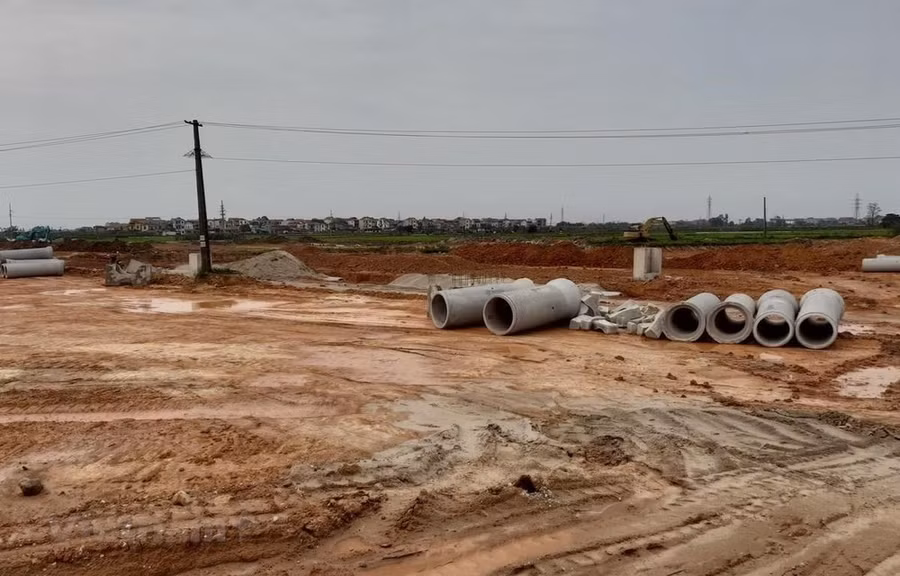 Các địa phương cần có các cơ chế, giải pháp cụ thể, rút ngắn thủ tục hành chính về lập, phê duyệt dự án, giao đất, cho thuê đất, giải phóng mặt bằng, thủ tục đầu tư xây dựng. (Ảnh: Hùng Võ/Vietnam+) Các địa phương cần có các cơ chế, giải pháp cụ thể, rút ngắn thủ tục hành chính về lập, phê duyệt dự án, giao đất, cho thuê đất, giải phóng mặt bằng, thủ tục đầu tư xây dựng. (Ảnh: Hùng Võ/Vietnam+)