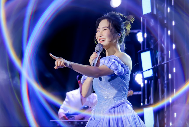 Hương Tràm tự tin mình tràn đầy năng lượng Hương Tràm tự tin mình tràn đầy năng lượng