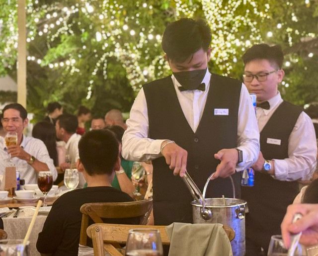 Dự thảo Luật Việc làm (sửa đổi) đề xuất học sinh, sinh viên được làm thêm nhưng không quá 20 giờ/tuần trong kỳ học, và không quá 48 giờ/tuần trong kỳ nghỉ Dự thảo Luật Việc làm (sửa đổi) đề xuất học sinh, sinh viên được làm thêm nhưng không quá 20 giờ/tuần trong kỳ học, và không quá 48 giờ/tuần trong kỳ nghỉ