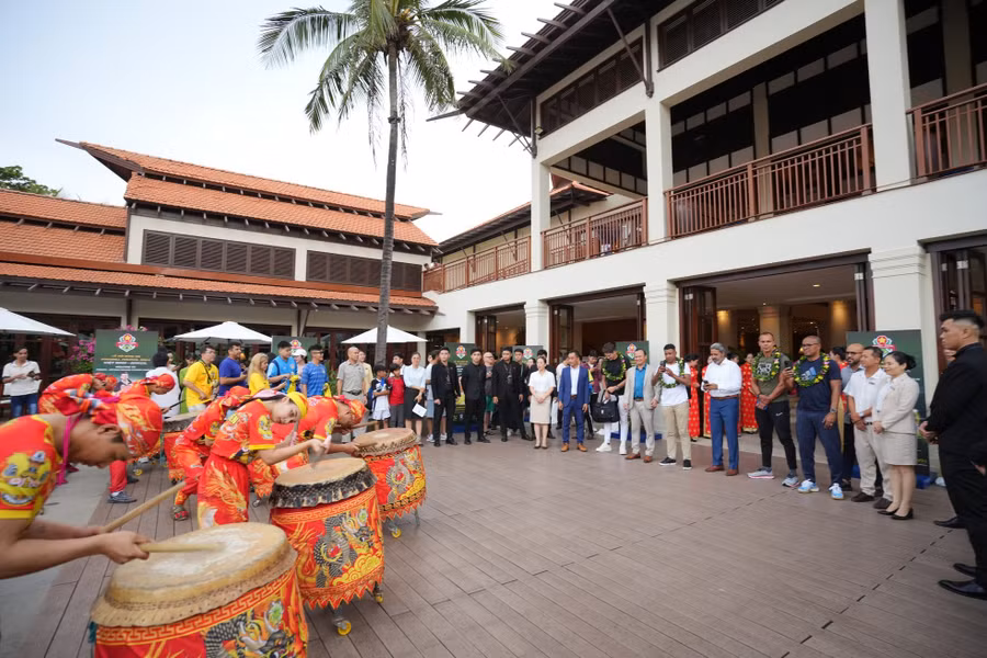 Các khách sạn chủ yếu đón khách quốc tế trong dịp lễ. Đại diện Furama Resort (đường Võ Nguyên Giáp) cho hay công suất buồng phòng trong dịp này khoảng 90%, chủ yếu khách quốc tế.