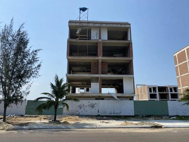 Nhiều hạng mục bên trong dự án vẫn đang dang dở Nhiều hạng mục bên trong dự án vẫn đang dang dở