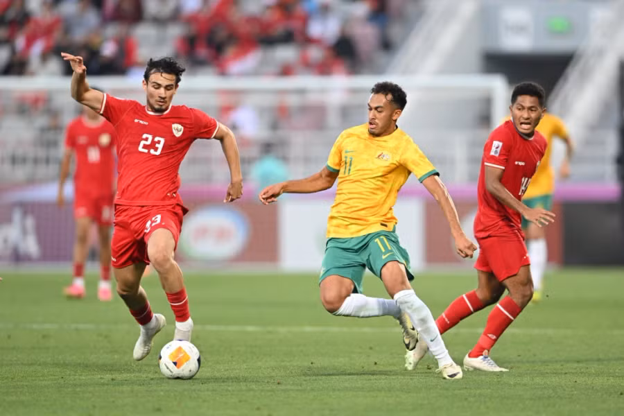 U.23 Indonesia (áo đỏ) gây sốc khi thắng U.23 Úc