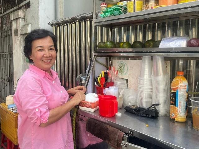Cô Mai Thanh sinh ra và lớn lên ở TP.HCM, tính cách cô cởi mở, hào sảng và luôn giúp đỡ người khác khi họ gặp khó khăn