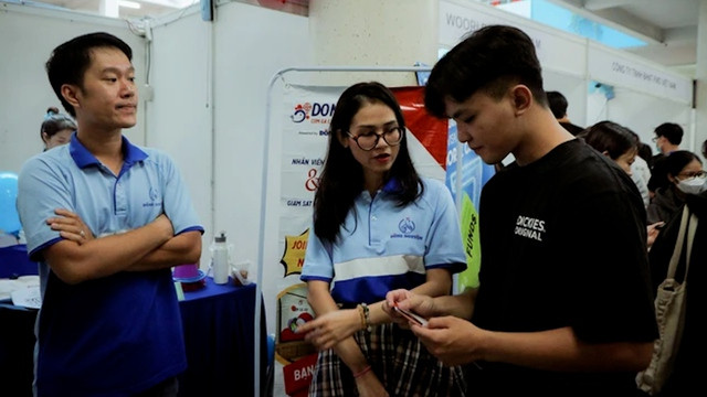 Với những trường hợp học sinh, sinh viên khó khăn làm thêm không phải để trải nghiệm mà là mưu sinh Với những trường hợp học sinh, sinh viên khó khăn làm thêm không phải để trải nghiệm mà là mưu sinh