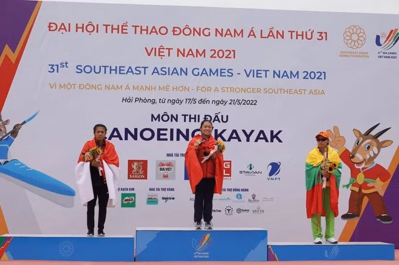 Nguyễn Thị Hương (giữa) từng giành HCV SEA Games