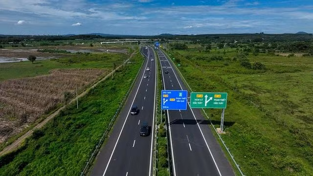 Hệ thống cao tốc liên thông tạo điều kiện cho du lịch đường bộ tăng trưởng mạnh