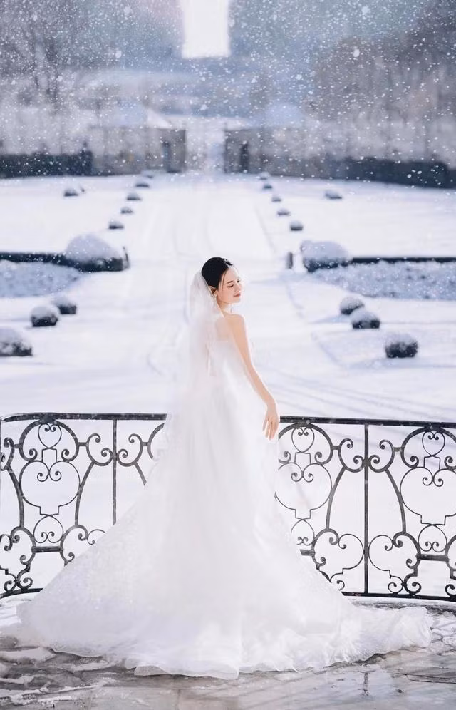 Midu xinh đẹp khi diện váy cưới chụp ảnh ở Pháp