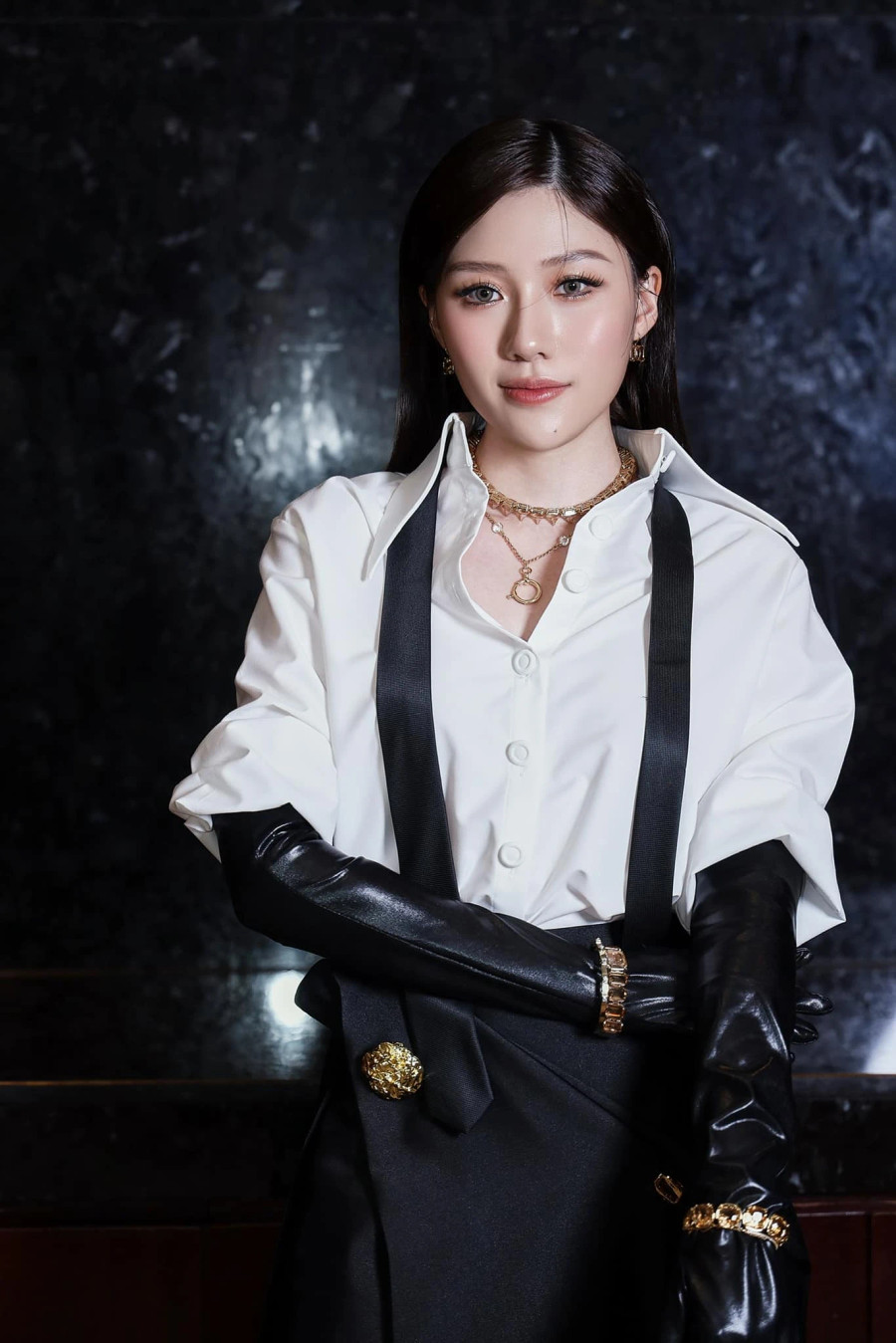 Sau thời gian tích cực giảm cân, nữ diễn viên Nhà bà Nữ được khen ngợi ngày càng nhuận sắc, sở hữu ngoại hình trẻ trung, tươi tắn. Uyển Ân cho biết cô đã tích cực tập thể dục, ăn uống khoa học để có vòng eo thon và gương mặt nhỏ gọn hơn Sau thời gian tích cực giảm cân, nữ diễn viên Nhà bà Nữ được khen ngợi ngày càng nhuận sắc, sở hữu ngoại hình trẻ trung, tươi tắn. Uyển Ân cho biết cô đã tích cực tập thể dục, ăn uống khoa học để có vòng eo thon và gương mặt nhỏ gọn hơn