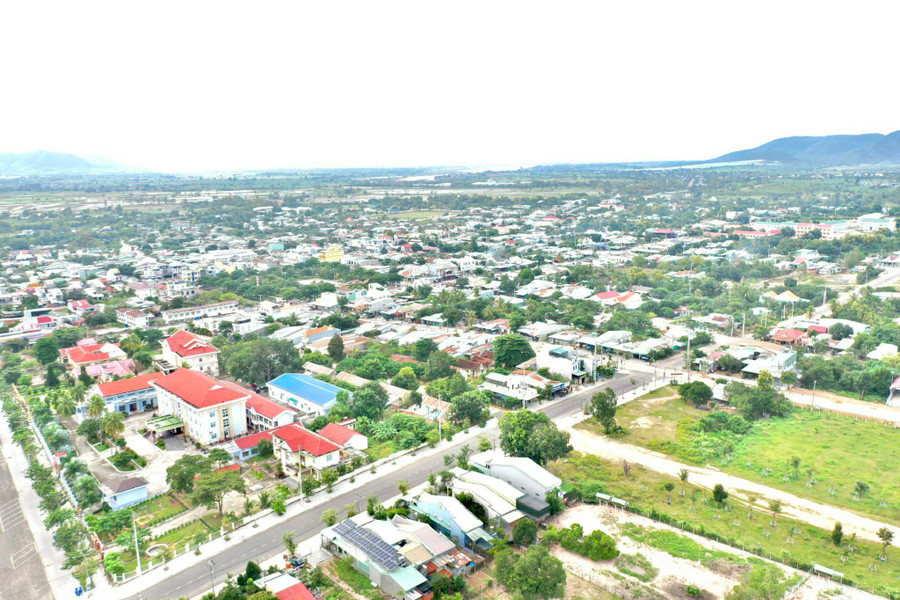 Thị trấn Phú Túc (huyện Krông Pa) ngày càng khang trang, hiện đại. Ảnh: L.N Thị trấn Phú Túc (huyện Krông Pa) ngày càng khang trang, hiện đại. Ảnh: L.N