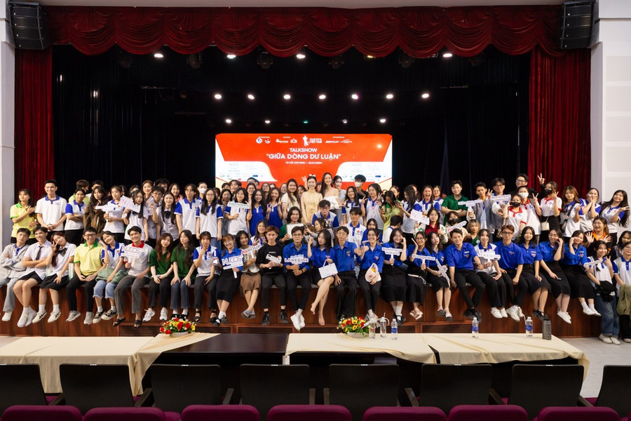 Talk show “Giữa dòng dư luận”. (Ảnh: CTV/Vietnam+) Talk show “Giữa dòng dư luận”. (Ảnh: CTV/Vietnam+)