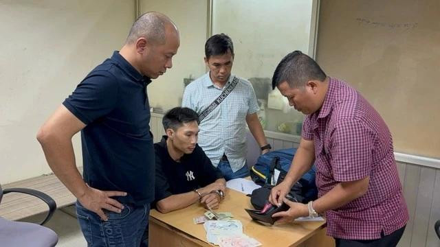 Nguyễn Ngọc Mỹ đang làm thủ tục xuất cảnh đi Singapore thì bị công an bắt giữ