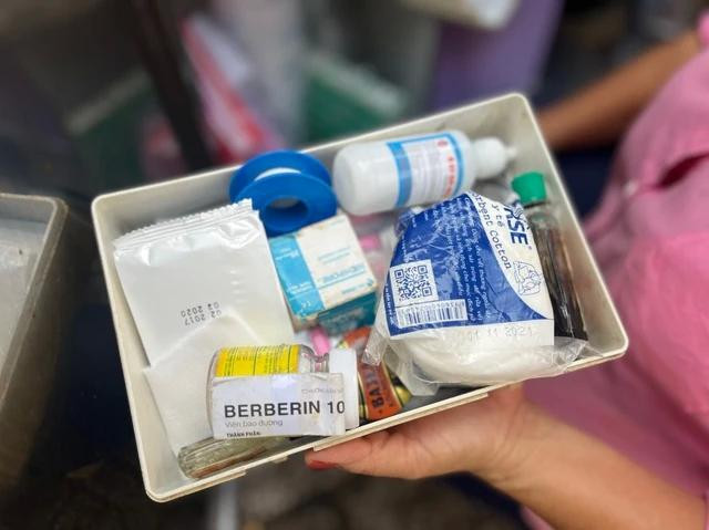 Hộp thuốc cứu thương của cô đã giúp đỡ nhiều người gặp nạn Hộp thuốc cứu thương của cô đã giúp đỡ nhiều người gặp nạn