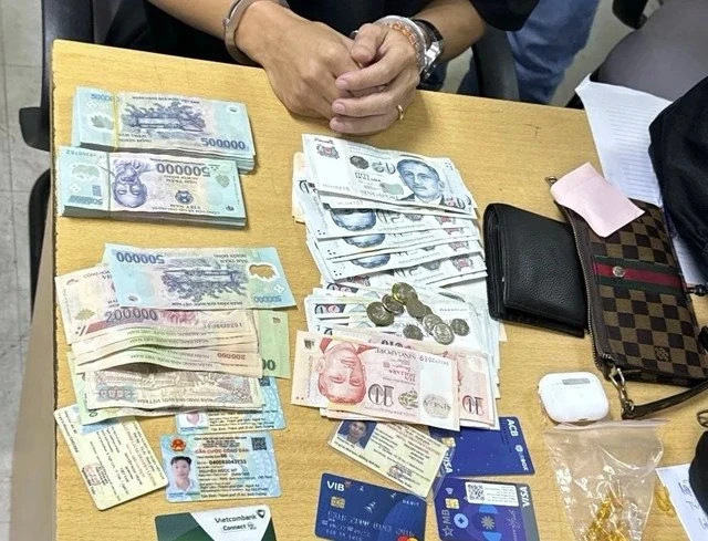 Công an thu giữ nhiều tang vật của vụ cướp ngân hàng